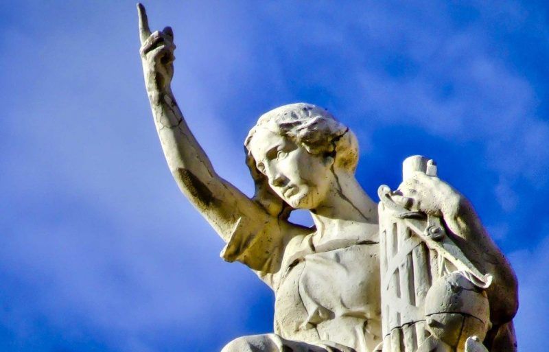 La justicia sedente, estatua del Tribunal Supremo, obra de Miguel Blay